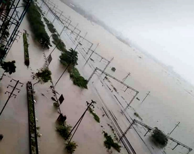 मुंबई में भारी बारिश का कहर, इन 12 ट्रेनों पर पड़ा असर - rain in Mumbai, 12 trains of Ratalm mandal gets effected