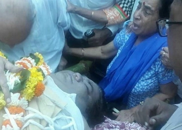 कवि कुमार आज़ाद का शव देख खुद को संभाल नहीं सके माता-पिता, डॉ. हाथी की शवयात्रा में ये सब हुए शामिल - kavi kumar azad funeral