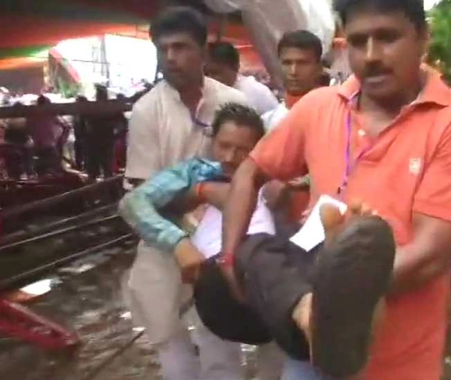 प्रधानमंत्री मोदी की मिदनापुर रैली में पंडाल गिरा, 90  घायल