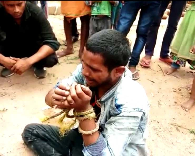 चोर को रस्सियों से बांधकर बुरी तरह पीटा, लाइव वीडियो - Chhatarpur news in Hindi