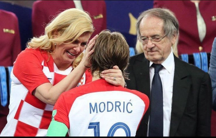 FIFA WC 2018 : क्रोएशिया की राष्ट्रपति ने 52 लोगों को दी 'जादू की झप्पी' - Colinda President, Grabar Kitrovich