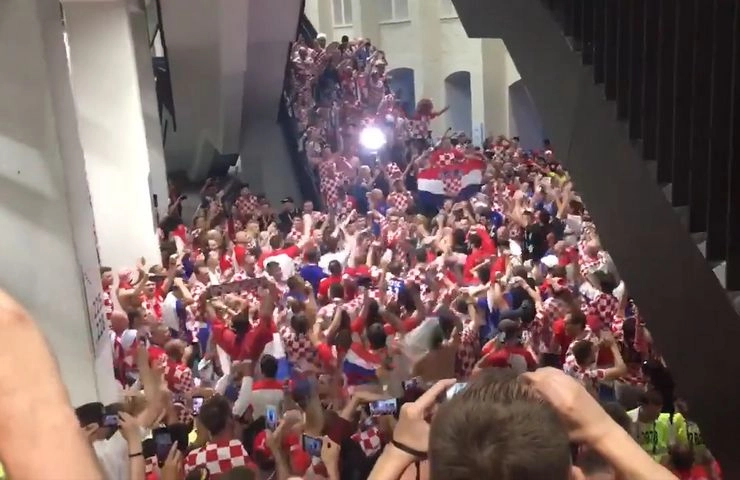 FIFA WC 2018 : क्रोएशियाई टीम का स्वदेश लौटने पर भव्य स्वागत