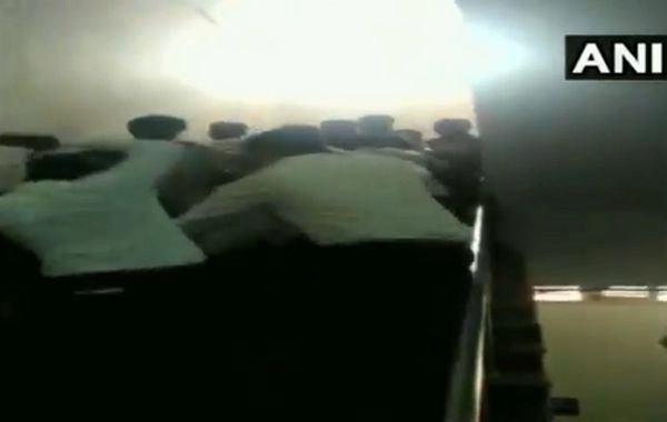 मासूम से दुष्कर्म के आरोपियों को कोर्ट में बुरी तरह पीटा (वीडियो) - chennai rape case