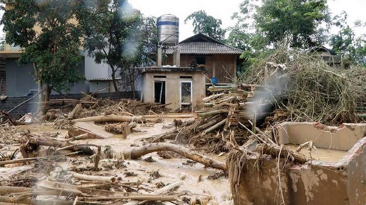 वियतनाम में तूफान से 20 मरे, 16 लापता - Vietnam storm