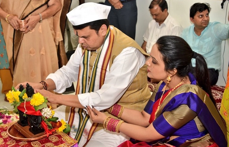 पंढरपुर यात्रा में शामिल नहीं हुए मुख्यमंत्री देवेन्द्र फडणवीस, घर में ही किया भगवान विट्ठल का अभिषेक
