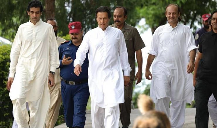 'सुरक्षा कवच' में पाकिस्तान के भावी प्रधानमंत्री इमरान खान