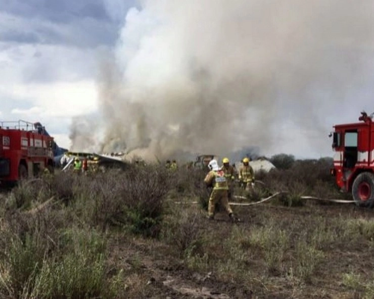 मैक्सिको में खराब मौसम में उड़ान भरते ही दुर्घटनाग्रस्त हुआ विमान, खतरे में पड़ी 100 यात्रियों की जान - Plane crash in mexico, plane crash