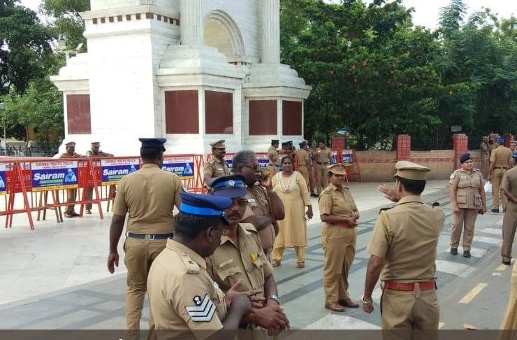 करुणानिधि को मरीना बीच पर दफनाने पर विवाद, जानिए खास बातें - M Karunanidhi Madras High Court