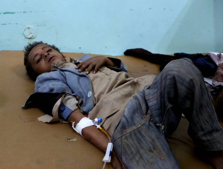 यमन में दर्दनाक हादसा, हवाई हमले में 43 लोगों की मौत, 61 घायल - Yemen bus accident, air raids