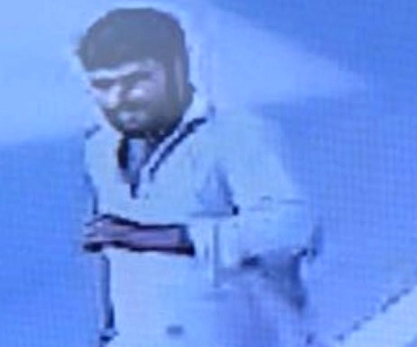 उमर खालिद पर हमला करने वाला संदिग्ध CCTV में दिखा - Umar Khalid attack JNU student
