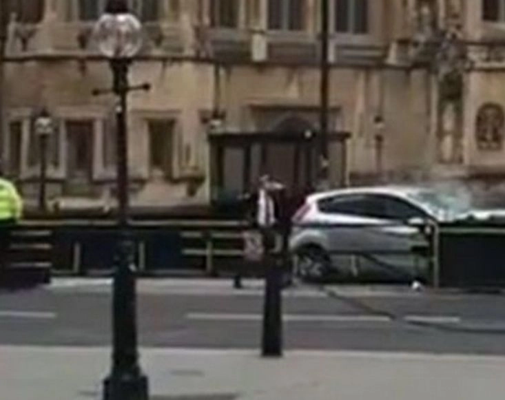 ब्रिटिश संसद के बाहर आतंकी हमला, तेज रफ्तार कार ने ढाया कहर