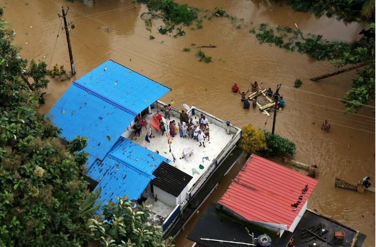केरल में बाढ़ से हाहाकार, प्रधानमं‍त्री ने किया 500 करोड़ की मदद का ऐलान