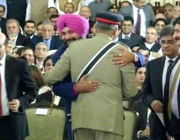 सिद्धू से अमरिंदर भी नाराज, कहा- पाक सेना प्रमुख को गले लगाना गलत - Punjab CM Amrinder Singh Navjoot Singh Sidhu