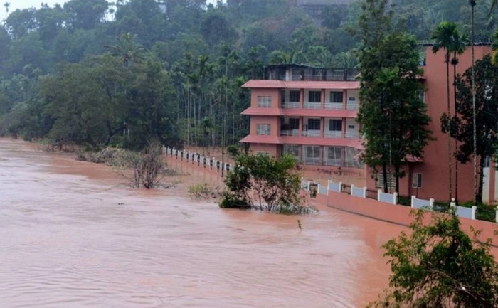 केरल में पटरी पर लौट रही है जिंदगी, बेघरों के पुनर्वास पर ध्यान - Flood in Kerala, flood, landslides