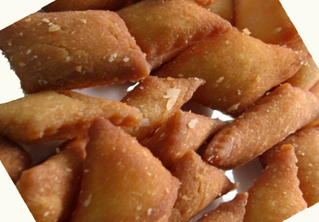 रक्षाबंधन के पकवान : मीठे शकरपारे।  Raksha Bandhan Sweet recipes - How to Make Shakarpara