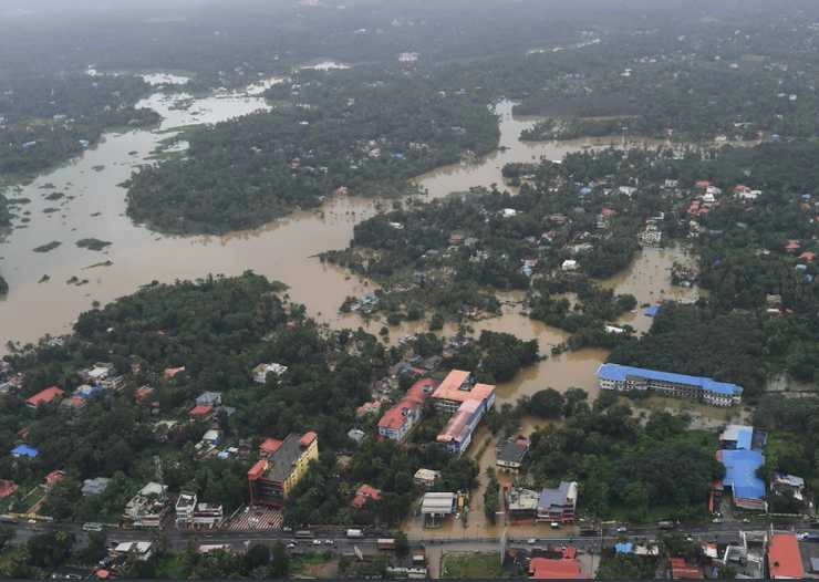 केरल में बाढ़ : रिलायंस फाउंडेशन ने मुख्यमंत्री राहत कोष में दिए 21 करोड़ रुपए