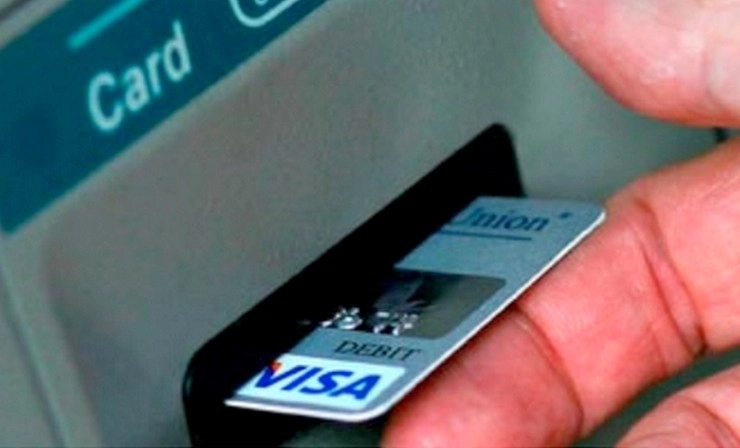 एसबीआई ने ग्राहकों को दिए निर्देश, 31 दिसंबर से पहले कर लें यह काम... - SBI customers to replace magnetic strip atm with emv chip based card