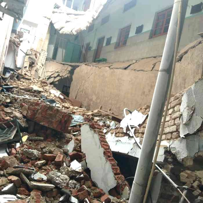 इंदौर में स्कूल की इमारत गिरी, कोई हताहत नहीं - sant rafel school building collapse