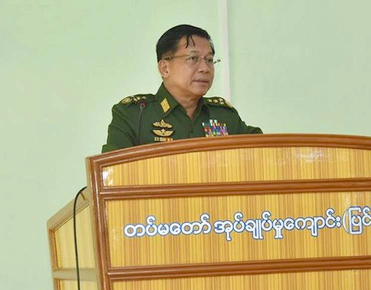 म्यांमार सेना प्रमुख पर नफरत फैलाने का आरोप, फेसबुक ने अकाउंट किया ब्लॉक - facebook bans myanmar military chief