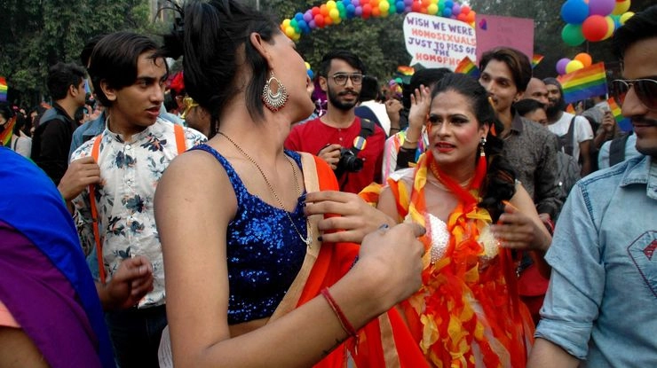 भारत समलैंगिक संबंधों को अपराध नहीं मानने वाले 25 देशों में शामिल - supreme court on LGBTQ