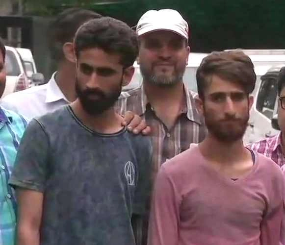 दिल्ली पुलिस की बड़ी सफलता, लालकिले के पास से पकड़े IS के दो आतंकवादी - Two terrorists of ISJK arrested by Special Cell of Delhi Police