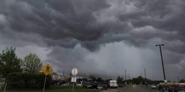 'दैत्यकारी' तूफान फ्लोरेंस कैरोलिना तट पर पहुंचा, लोगों ने घर छोड़े - Storm Florence, Storm, Carolina Beach