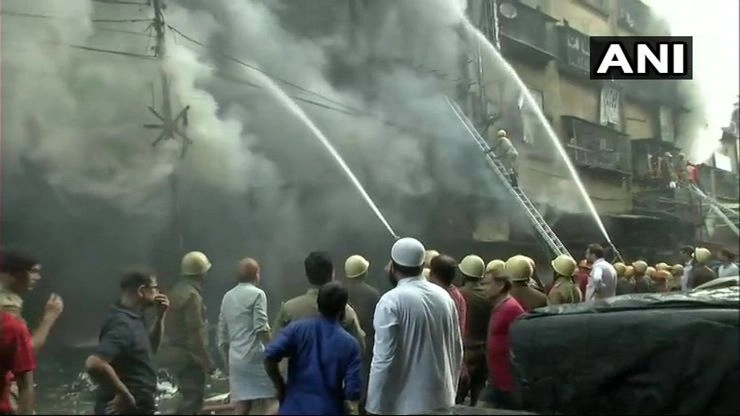 कोलकाता के बगरी बाजार में लगी भीषण आग