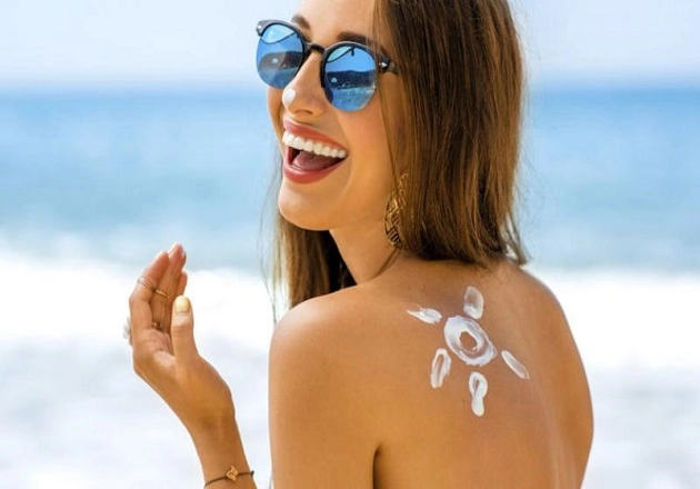 दोपहर की धूप में त्वचा को टैनिंग से बचाने के 5 टिप्स - tips to avoid tanning