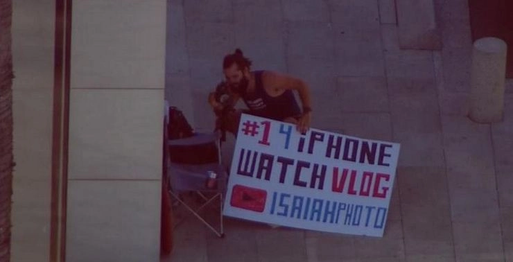 सबसे पहले iPhone खरीदने के लिए शख्स ने बनाया अनोखा प्लान - iPhone fan camped out outside Houston store
