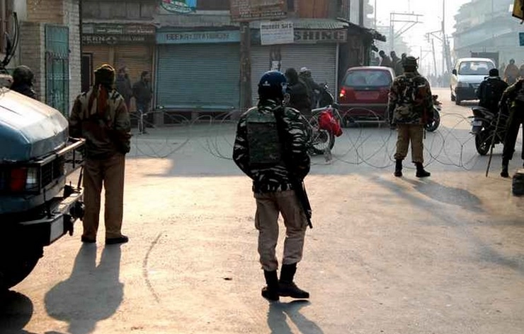आतंकवादियों के खौफ से कश्मीर में 6 पुलिसकर्मियों ने दिया इस्तीफा