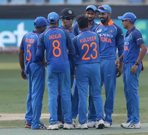 Asia Cup 2018:  धोनी 200 वनडे में कप्तानी करने वाले पहले भारतीय बने - Team India, Captain, Indian captain, Mahendra Singh Dhoni