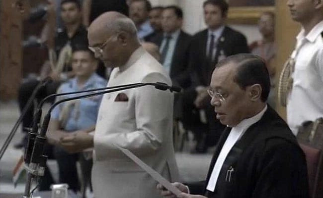 जस्टिस रंजन गोगोई ने राष्ट्रपति भवन में चीफ जस्टिस ऑफ इंडिया की शपथ ली, पूर्वोत्तर भारत से पहले CJI - Justice Ranjan Gogoi sworn in as Chief Justice of India