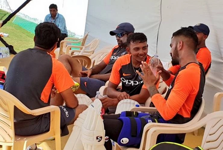 टीम इंडिया के कप्तान विराट कोहली ने पृथ्वी शॉ के साथ मराठी भाषा में बात करके सबको चौंकाया - Virat Kohli, Prithvi Shaw, Marathi language, Indian team