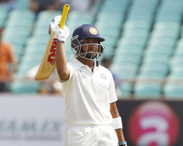 'वंडर ब्वॉय' पृथ्‍वी शॉ ने रचा इतिहास, राजकोट टेस्ट में टीम इंडिया मजबूत स्थिति में