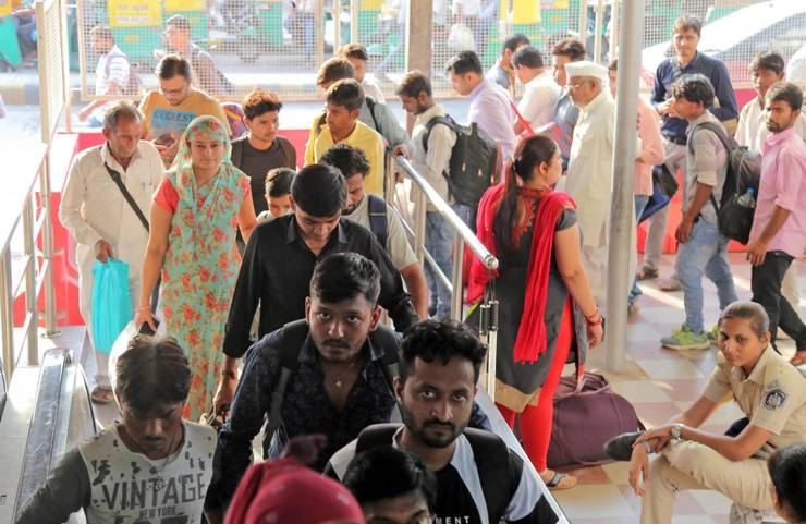 साबरकांठा : उत्तर भारतीयों में खौफ, करीब 20 हजार लोगों ने छोड़ा गुजरात, मुख्यमंत्री का दावा 48 घंटे में नहीं हुई कोई घटना...