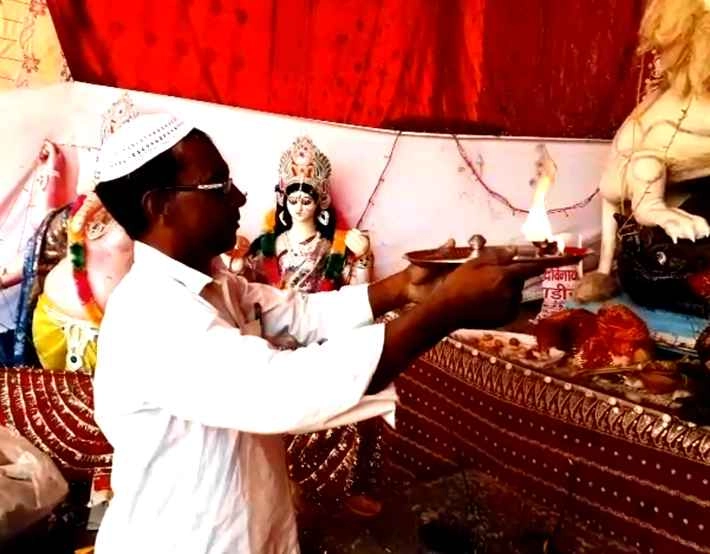 सांप्रदायिक सौहार्द की अद्‍भुत मिसाल, अब्दुल हमीद की दुर्गा पूजा (वीडियो) - Abdul Hamid Durga Puja