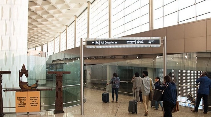 धक्कादायक : मुंबई विमानतळावर तैनात CISF चे 11 जवान कोरोना पॉझिटिव्ह