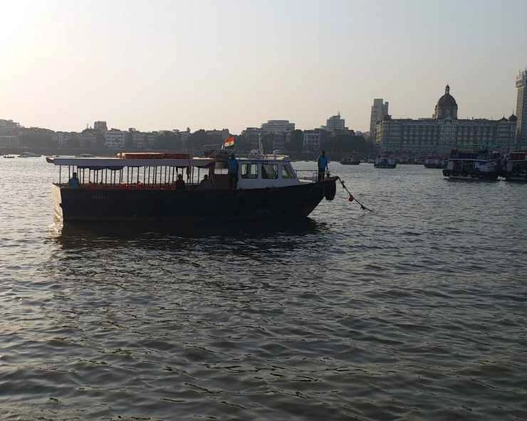 25 यात्रियों को ले जा रही बोट शिवाजी स्मारक के पास पलटी, एक की मौत - boat accident in Mumbai