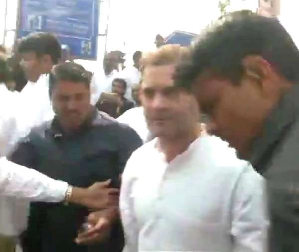 राहुल गांधी ने दी गिरफ्तारी, CBI विवाद पर कांग्रेस का हल्ला बोल - congress protest in Delhi on CBI