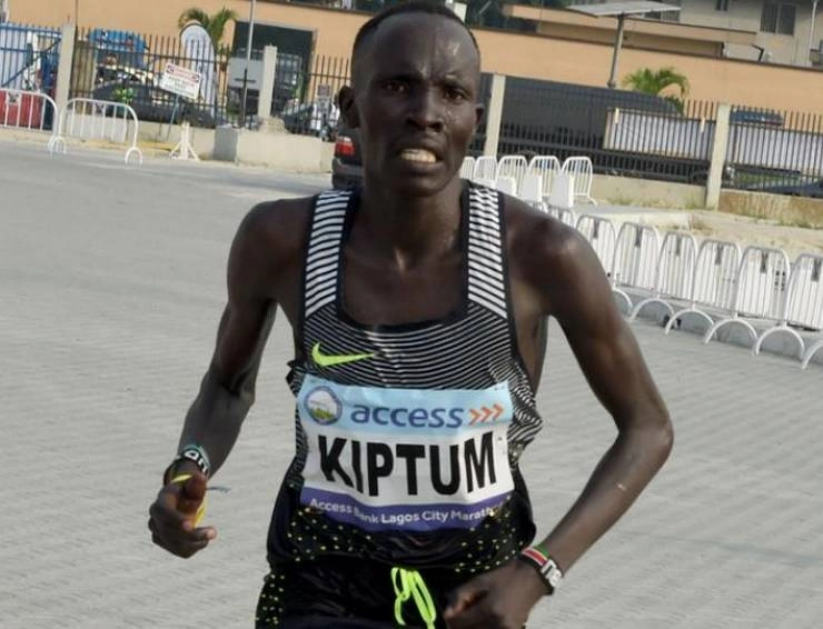 कीनियाई धावक अब्राहम किपटुम ने हाफ मैराथन में नया रिकॉर्ड बनाया
