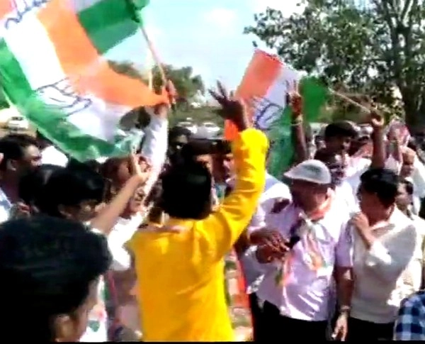 कर्नाटक में कांग्रेस-JDS की चुनावी दिवाली, उपचुनाव की 5 में से 4 सीटें जीतीं...