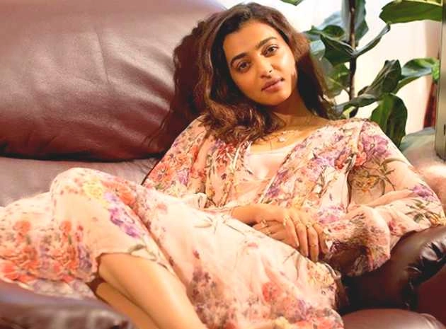 वोग मैगजीन के लिए राधिका आप्टे का हॉट अवतार (फोटो) - radhika apte hot photoshoot for vogue india magazine