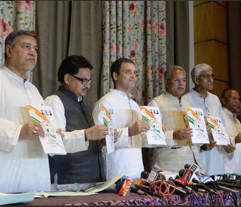 छत्तीसगढ़ में कांग्रेस ने मतदाताओं को रिझाया, किसानों से किया कर्ज माफी का वादा - chhatisgarh congress manifesto