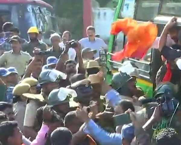 कर्नाटक में टीपू जयंती के खिलाफ भाजपा सड़क पर, सैकड़ों कार्यकर्ता गिरफ्तार - Karnataka Tipu Sultan Jubilee celebrations
