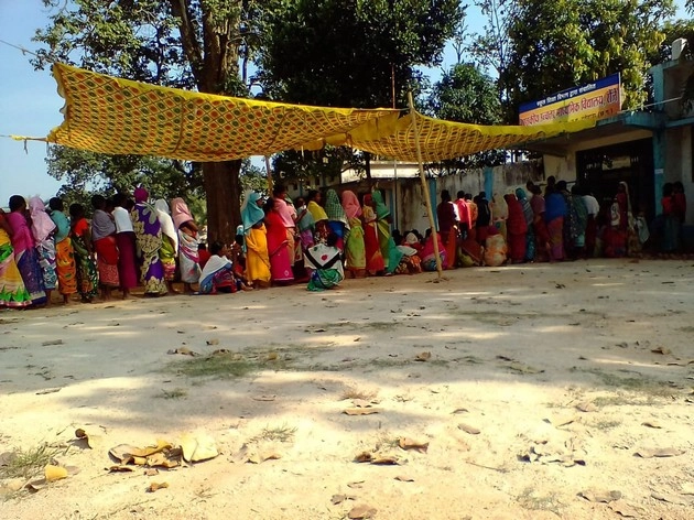 छत्तीसगढ़ में पहले चरण की वोटिंग शुरू, 18 सीटों पर 190 उम्मीदवारों के भाग्य का फैसला करेंगे मतदाता - Chhattisgarh Assembly Elections 2018 first phase polling live updates