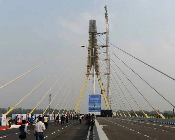 दिल्ली के सिग्नेचर ब्रिज पर बड़ा हादसा, सेल्फी के चक्कर में 2 युवकों की मौत