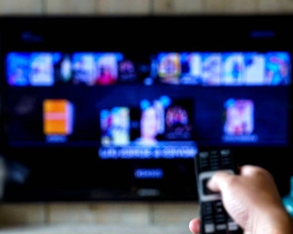 सावधान, ज्यादा टीवी देखने से हो सकती है जल्द मौत - Research, Don't watch TV more than 4 hours