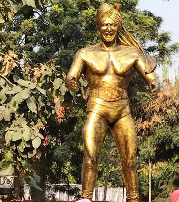 90वें जन्मदिन पर दारा सिंह की विशाल प्रतिमा का अनावरण - dara singh s huge statue unveiled on 90th birthday