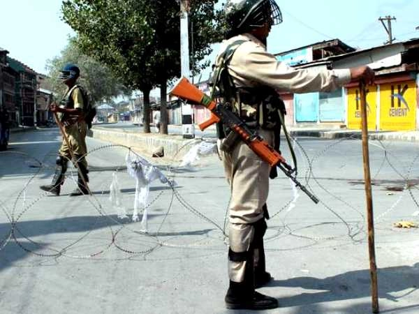 LOC पार कर कश्मीर में घुसे आतंकी, सेना ने बढ़ाई गश्त