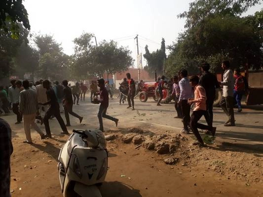 बुलंदशहर हिंसा : 27 नामजद, 60 अज्ञात लोगों पर एफआईआर - Bulandshahr violence